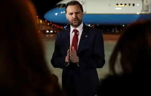 فریاد یکی از حضار بر سر معاون ترامپ در جریان سخنرانی: شما کودک کشید 