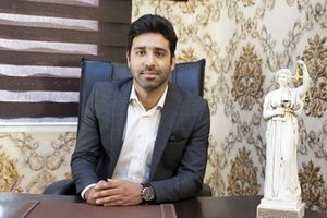 ۱۰ اشتباه رایج در انتخاب وکیل طلاق که آینده شما را نابود می کند