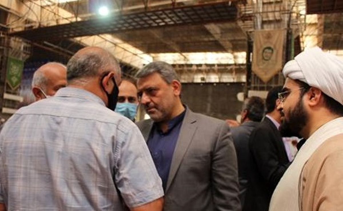 پاسخگویی شهردار و معاون خدمات شهری به شهروندان در میز خدمت نماز جمعه اهواز