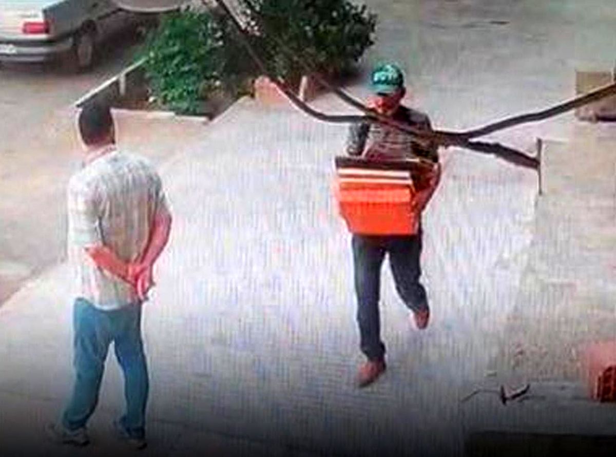  دستگیری سارق سکه‌ها و نسخ تاریخی مقبره شاه نعمت الله 