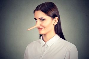 دلایل دروغ گفتن زنان به مردان‌ را بشناسید