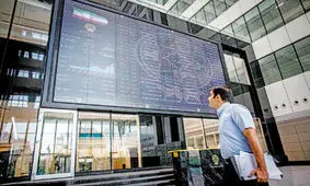 پشت پرده ریزش‌های پی در پی بازار سهام/ چرا نقدینگی ۱۰ هزار هزار میلیاردی وارد بورس نمی‌شود؟