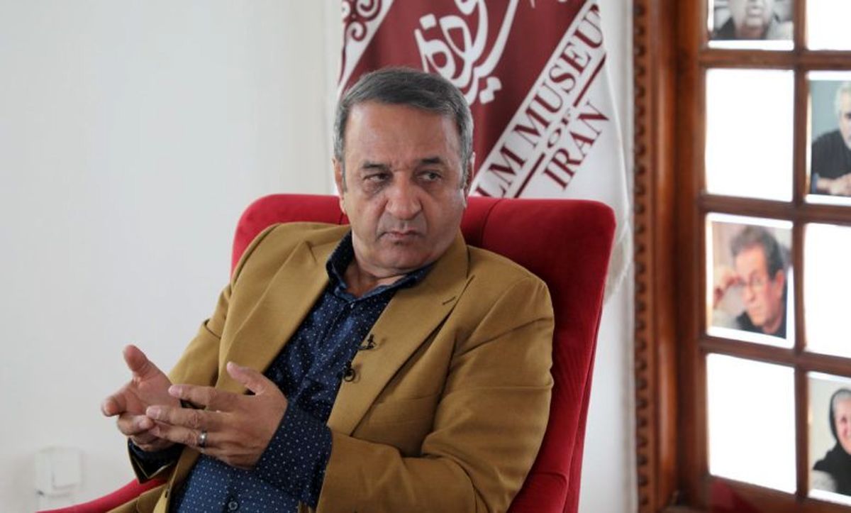 فردوس کاویانی هر روز لباس میپوشید و فکر می کرد باید سر کار برود