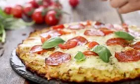 طرز تهیه پیتزای خانگی و سالم بدون خمیر، پنیر و فر گاز 