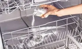 بوی بد ماشین ظرفشویی از چیست و چگونه می توان آن را از بین برد؟