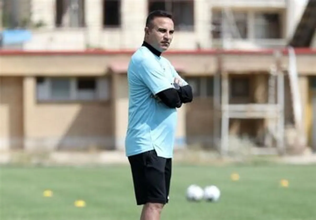 هواداران نه؛ بازیکنان باعث شدند به کریم باقری توهین شود