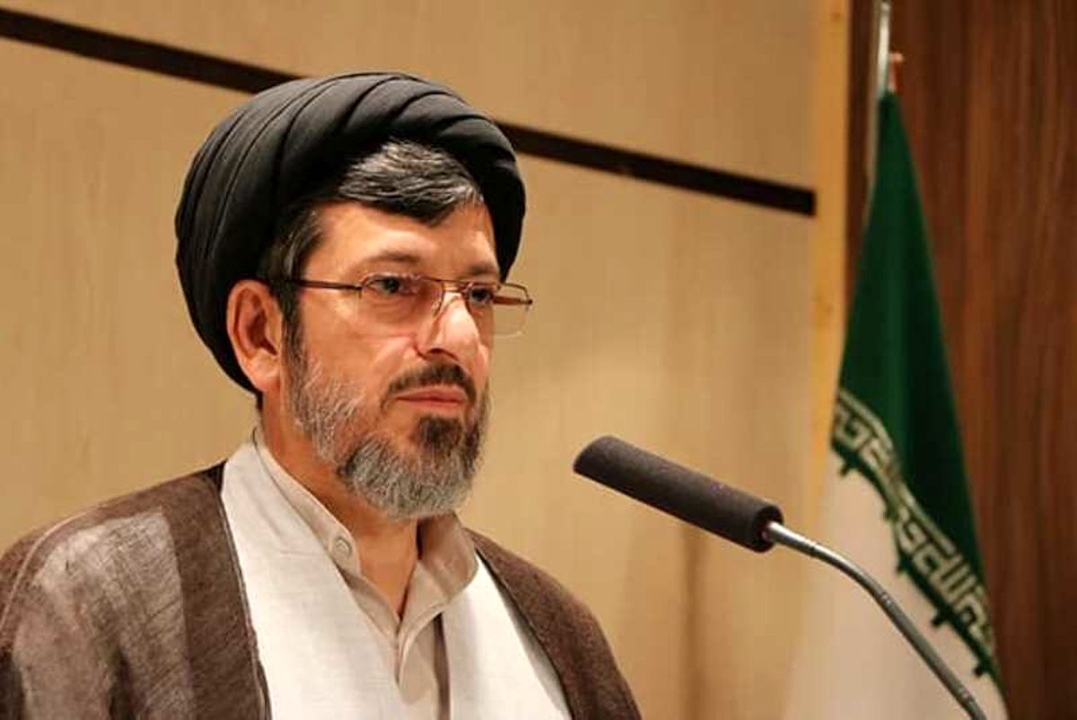 در دانشگاهها با ایجاد ناامیدی در نخبگان، آنها را به مهاجرت از کشور ترغیب میکنند