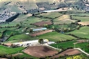 تنش ها در سیاست خارجی کشور سبب شده حاکمیت، غذا را مقوله امنیتی در نظر بگیرد / سازمان برنامه  دهه 40 گفت ایران ظرفیت خودکفایی در تولید محصولات کشاورزی را ندارد و باید توسعه صنعتی پیش بگیرد/ ویدئو
