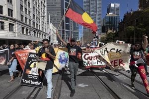 تظاهرات در استرالیا در پی افزایش میزان مرگ و میر بومیان زندانی

