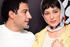 ژست‌های عاشقانه‌ فرشته حسینی و نوید محمدزاده مقابل عکاسان/ ویدئو