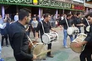 اجرای مراسم دمام زنی در تشییع شهدای اقتدار/ ویدئو