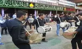 اجرای مراسم دمام زنی در تشییع شهدای اقتدار/ ویدئو
