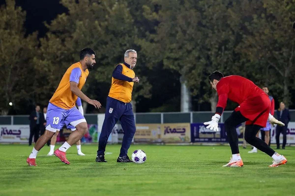 ویدئویی از حضور پزشکیان در اردوی بازیکنان تیم ملی فوتبال و پا به توپ شدنش