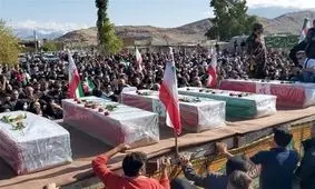 اقامه نماز بر پیکر شهدای حمله تروریستی ایذه/ ویدئو