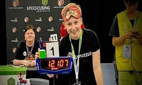 شگفتی‌سازی پسر نوجوان در مسابقات جهانی روبیک/ ویدئو