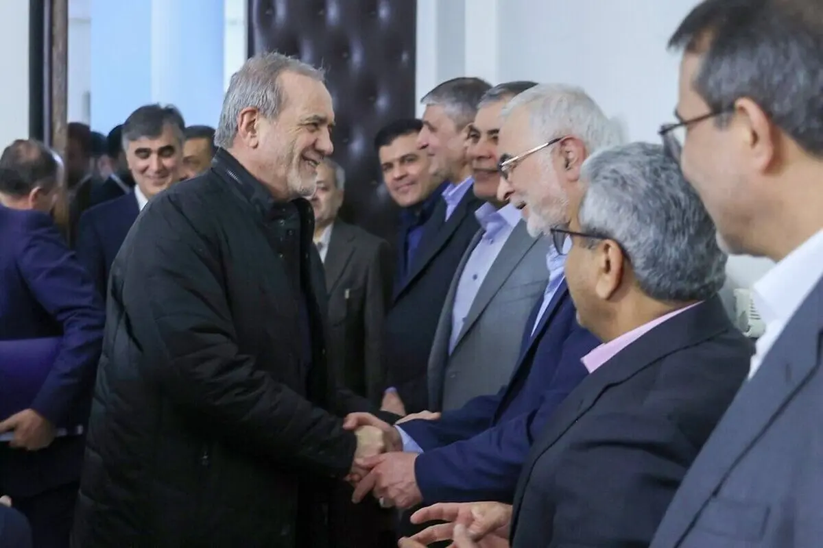 پزشکیان: تلاش می کنیم منویات رهبری را عملیاتی کنیم/ عید دیدنی وزرا با پزشکیان/ تصاویر