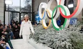 المپین ها روی صحنه مد قدم زدند/ ویدئو