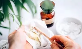 چگونه لکه عرق را از روی لباس پاک‌ کنیم؟