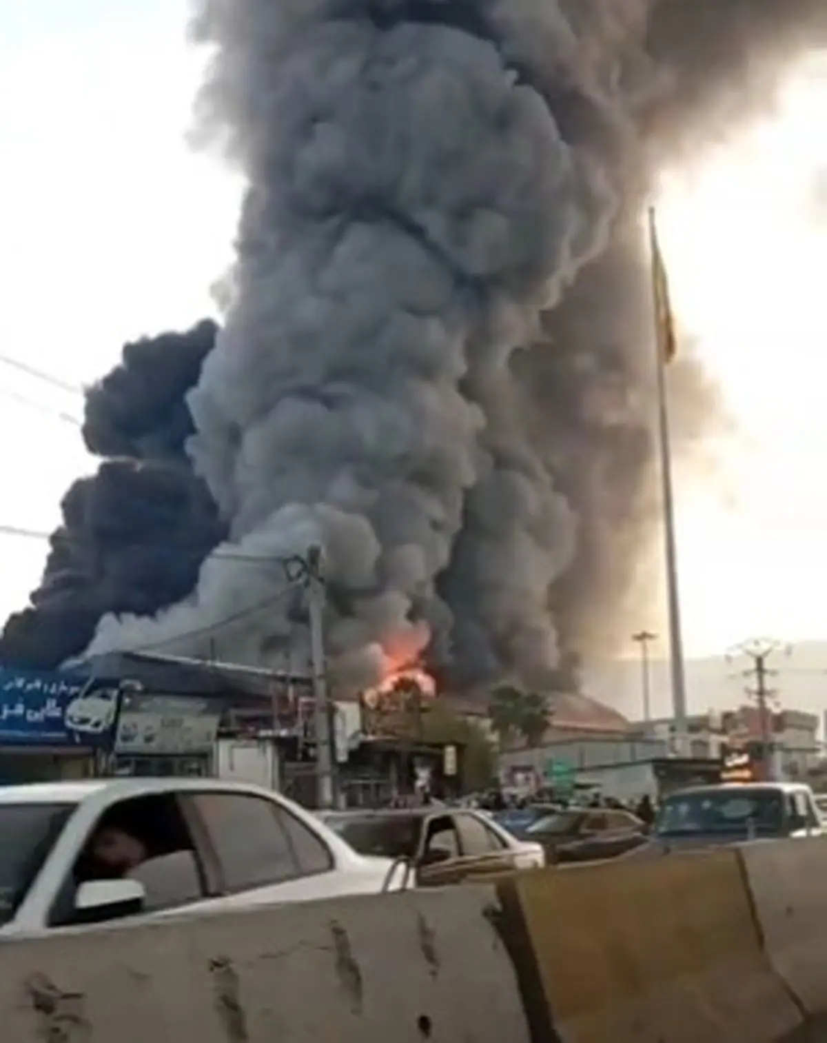 حمله هوایی به کارخانه لبنیات کاله / زبانه گسترده آتش در آسمان / ویدئو