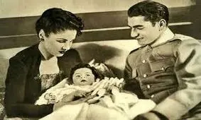  سفر در تاریخ؛ «ظاهر فوزیه در 38 سالگی و در کنار دختر اول اش»؛ سال 1338