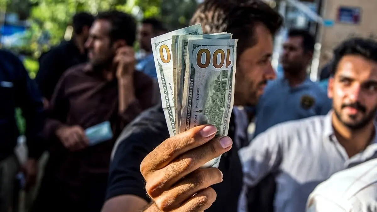 دلار ۲۶۷ هزار تومان را رد کرد | وقتی پوچ شدن سرمایه عادی می‌شود | روند افزایش قیمت دلار و طلا تا کجا ادامه دارد؟
