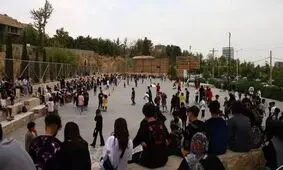 مدتی باران تبلیغات ایدئولوژیک و گیر دادن به مو و ابروی پسران و دختران را رها کنید