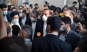 حضور رئیسی در میدان بهمن تهران و گفت‌ و گو با مردم/ ویدئو