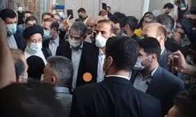 حضور رئیسی در میدان بهمن تهران و گفت‌ و گو با مردم/ ویدئو