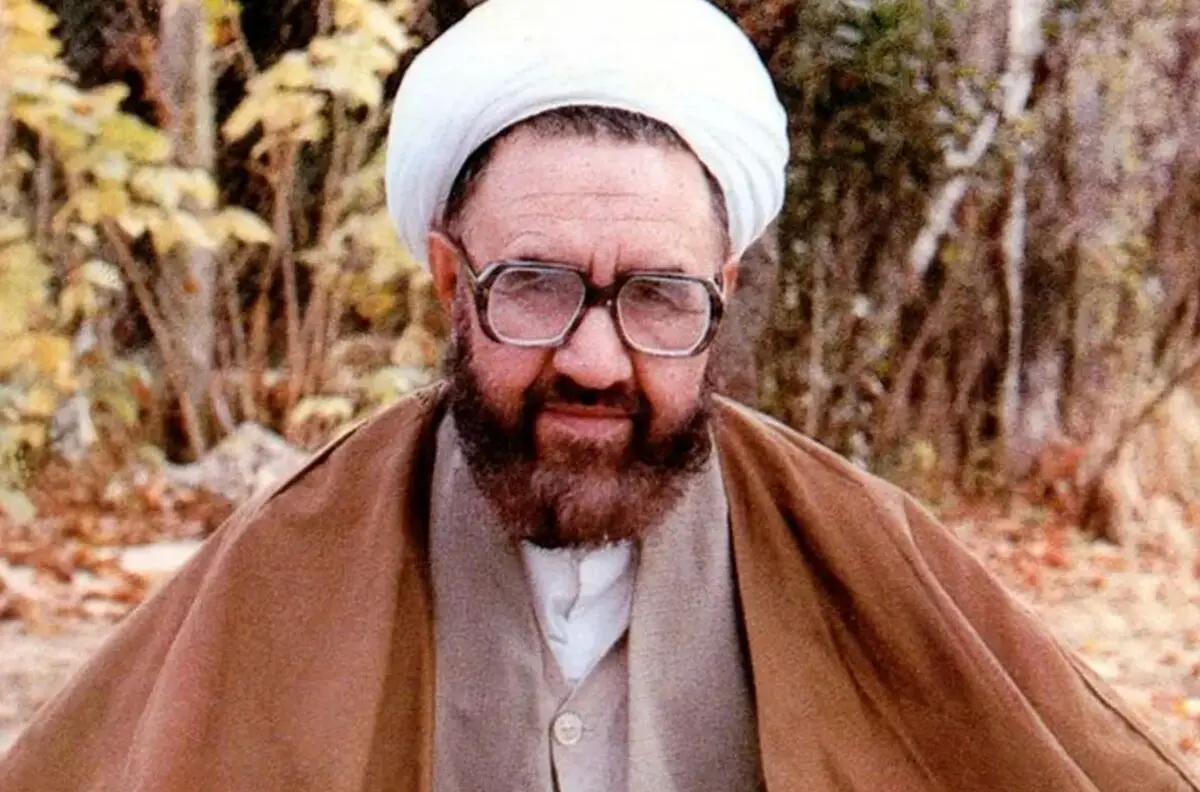 شهید مطهری در کنار روحانیون انقلاب/ عکس