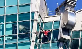 مردی از آسمان‌خراش ۱۰۱ طبقه بالا رفت؛ رئیس‌جمهور پیام داد!