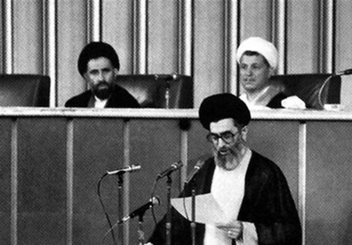 آیت الله خامنه ای با چند رأی بعد از امام خمینی، به عنوان رهبر نظام جمهوری اسلامی انتخاب شدند؟/ وصیت نامه امام در صندوق امانات دفتر من بود 