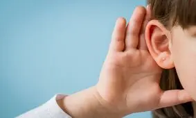 خارج کردن سوسک زنده از گوش یک کودک/ ویدئو