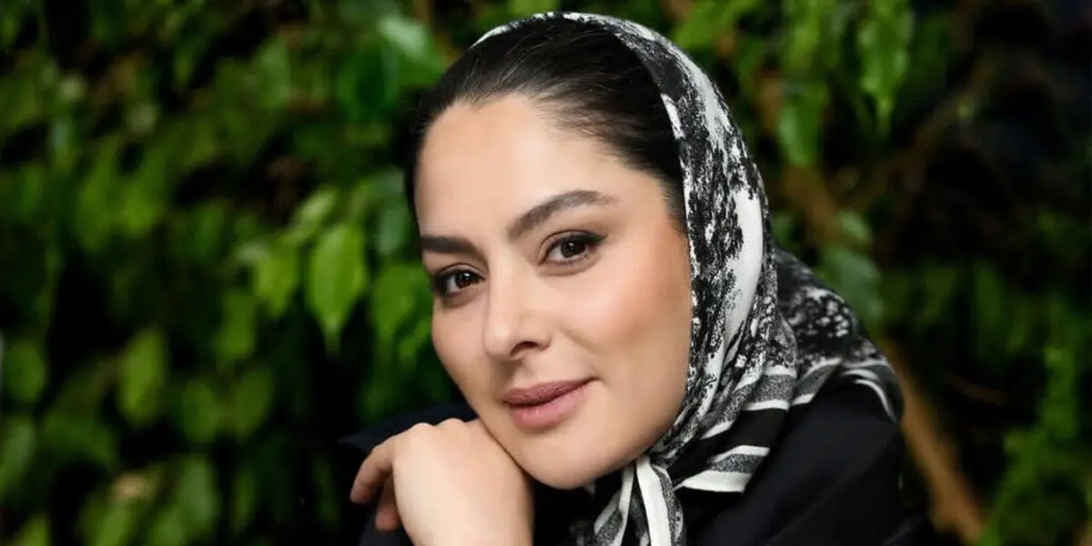 سفر در زمان؛ ژست جالب «مارال بنی‌آدم و ریما رامین‌فر» روی صحنه تئاتر؛ سال 97 