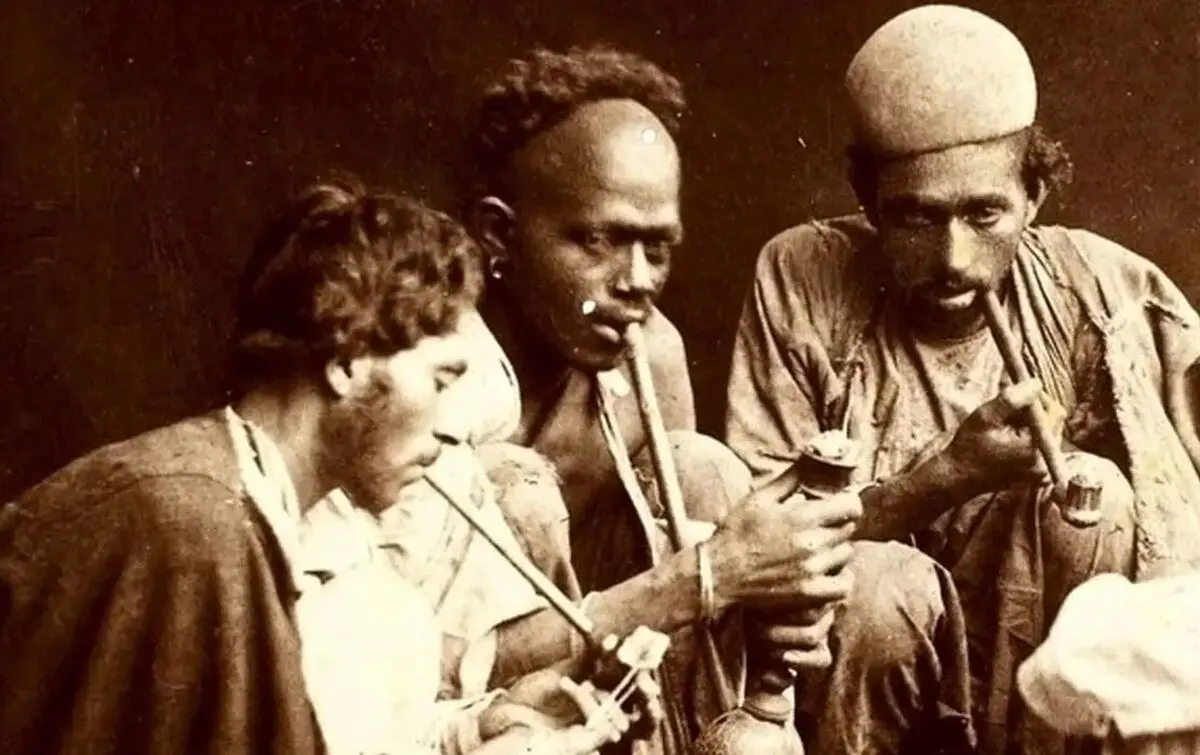 سفر در زمان؛ نقاشی جالب قاجاری که عاقبت اعتیاد را نشان می‌دهد 