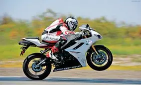 ماجرای ایست جالب پلیس به یک موتورسوار/ ویدئو