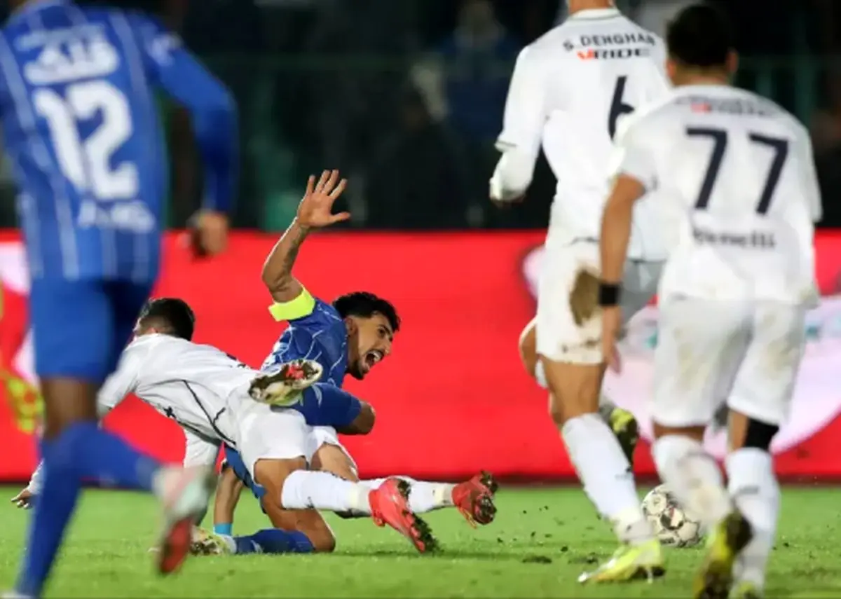 بیانیه باشگاه استقلال در واکنش به داوری مسابقه دیروز؛ ۲ پنالتی ما مقابل ملوان دیده نشد/از داور شکایت می کنیم