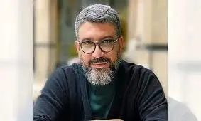 دختر رضا رشیدپور در کنار پدر و مادرش