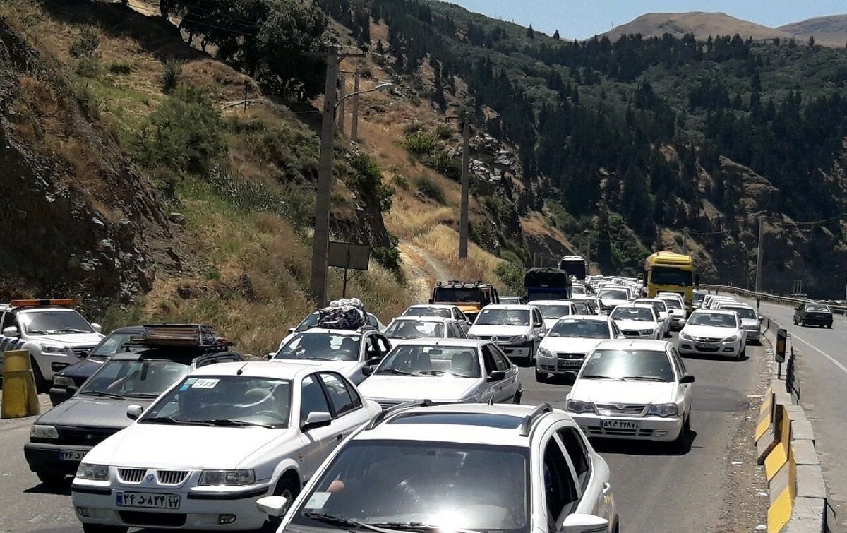 ترافیک سنگین در آزادراه قزوین - کرج/ ممنوعیت تردد در محور‌های کندوان و هراز