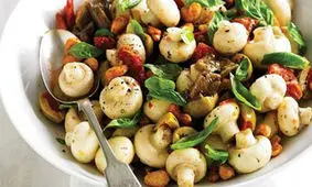 طرز تهیه سالاد مرغ و قارچ 