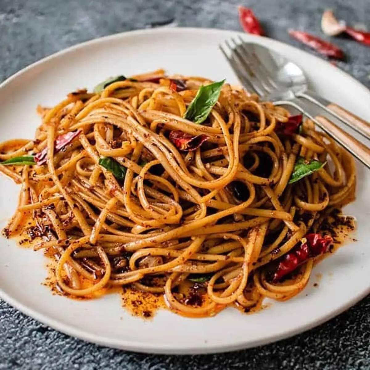 طرز تهیه نودل با سوسیس؛ ساده و خوشمزه