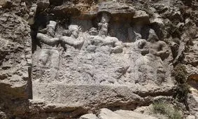 نقش برجسته سراب بهرام تخریب نشده است