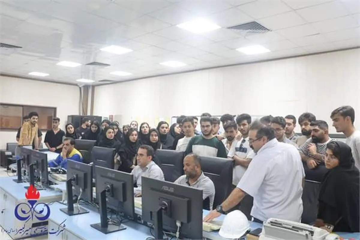 بازدید علمی دانشجویان دانشگاه شهید چمران از پتروشیمی امیرکبیر

