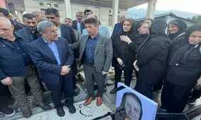 محمود احمدی‌نژاد در مراسم ختم خواهر  اسفندیار رحیم مشایی/ تصاویر

