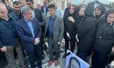 محمود احمدی‌نژاد در مراسم ختم خواهر  اسفندیار رحیم مشایی/ تصاویر

