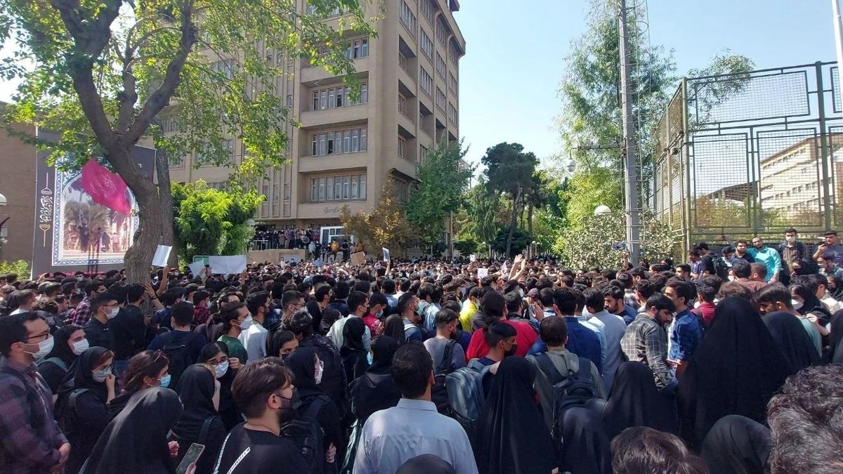 در دو هفته اخیر اعتراضات دانشجویان، برای چندمین بار به بروز تنش منجر شد