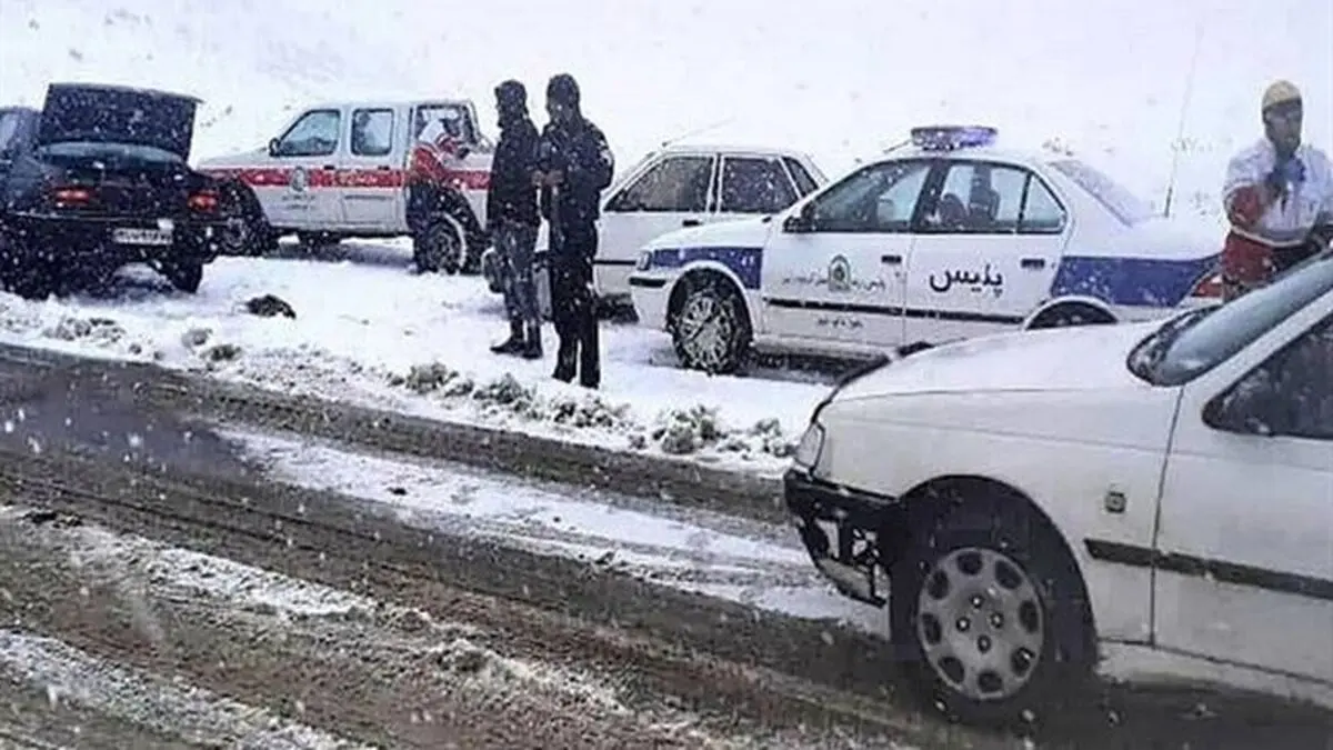تصادف خونین ۲ مینی‌بوس در جاده بوئین‌زهرا/ ۱۵ کارگر مصدوم شدند