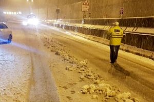 چالوس و آزادراه تهران شمال مسدود شد/ برف و باران در جاده های ۱۸ استان