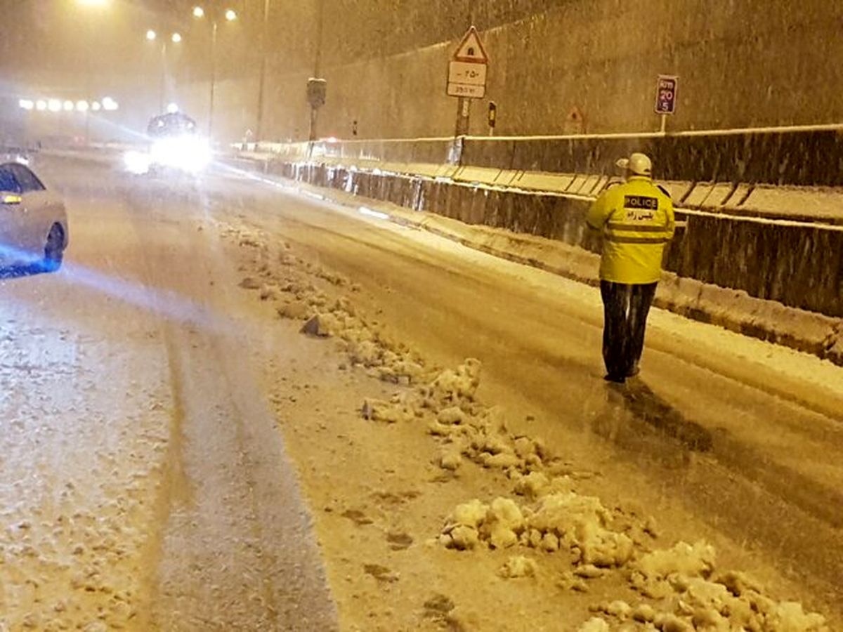 چالوس و آزادراه تهران شمال مسدود شد/ برف و باران در جاده های ۱۸ استان