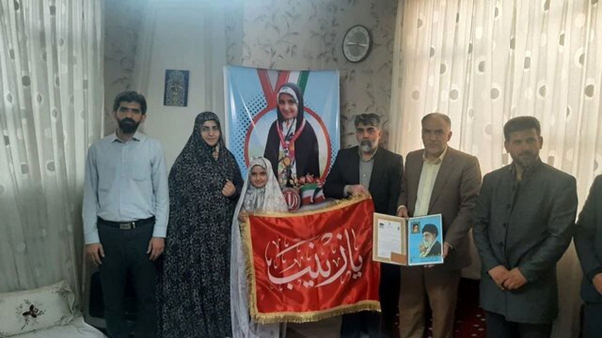 تجلیل سازمان بسیج ورزشکاران از دختر ۸ ساله شطرنج باز قهرمان آسیا/ او با حجاب چادر در مسابقات حضور پیدا کرده بود