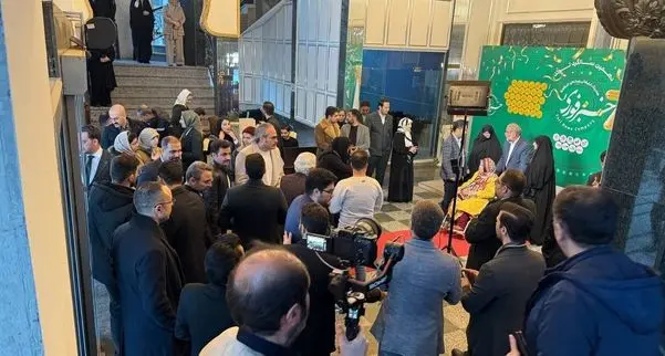 لحظه به لحظه با جشن ده سالگی خبر فوری با حضور چهره های سیاسی و فرهنگی